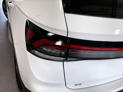 Used 2025 Volkswagen Taos SE AWD/4WD image 33