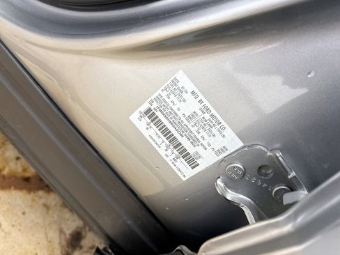 Used 2024 Ford Explorer XLT w/ Equipment Group 202A AWD/4WD image 21