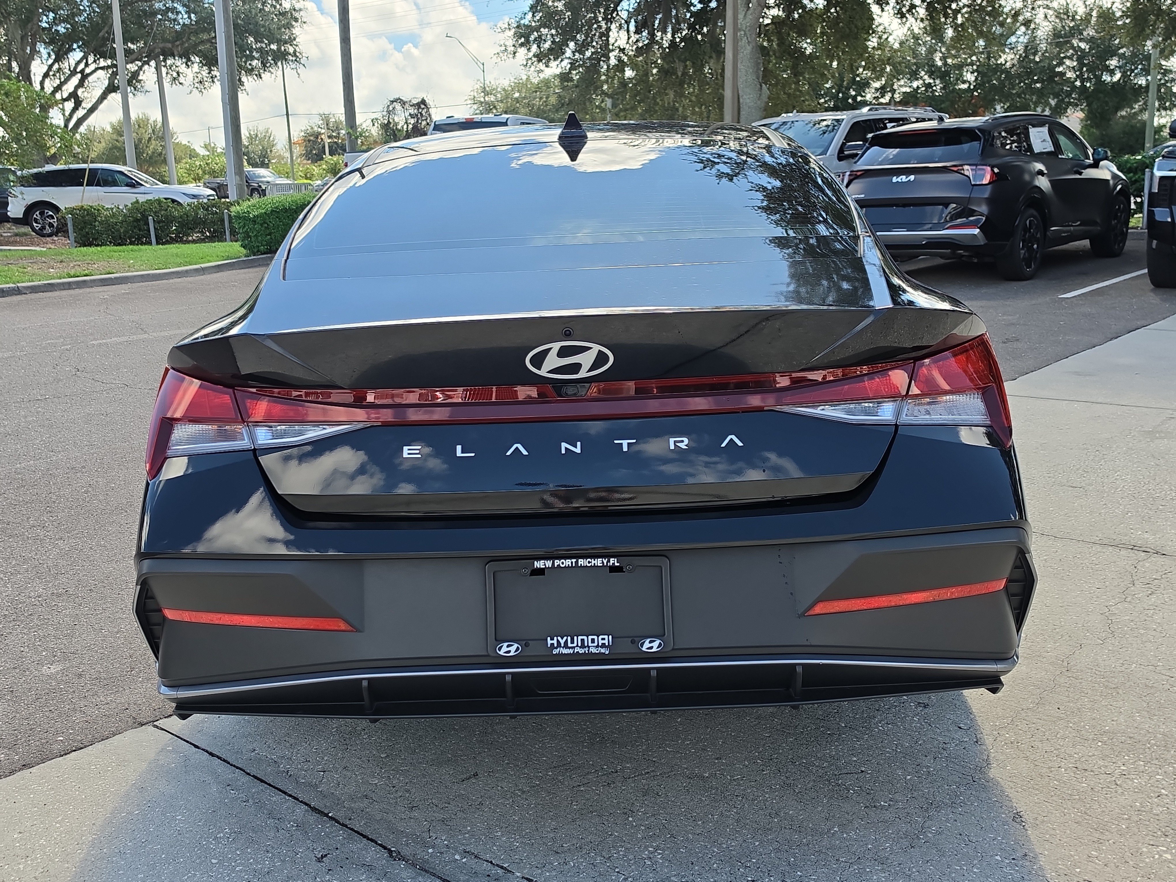 Used 2024 Hyundai Elantra SEL FWD image 7