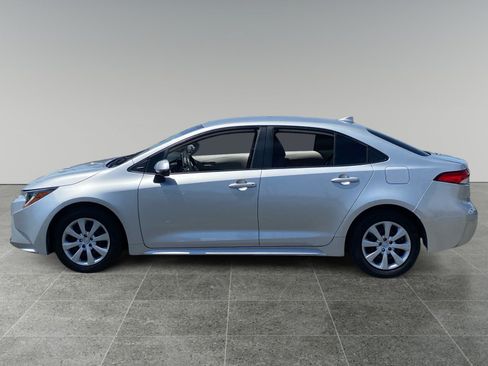 Used 2021 Toyota Corolla LE FWD image 2