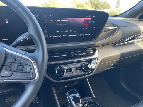 Used 2025 Buick Envista Sport Touring image 18