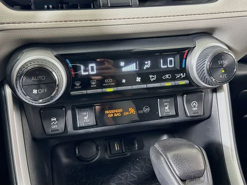 Used 2021 Toyota RAV4 XLE w/ XLE Grade Weather Package AWD/4WD image 16