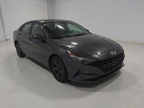 Used 2022 Hyundai Elantra SEL FWD image 13
