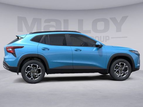 New 2026 Chevrolet Trax LT w/ LPO, Blackout Package FWD image 6