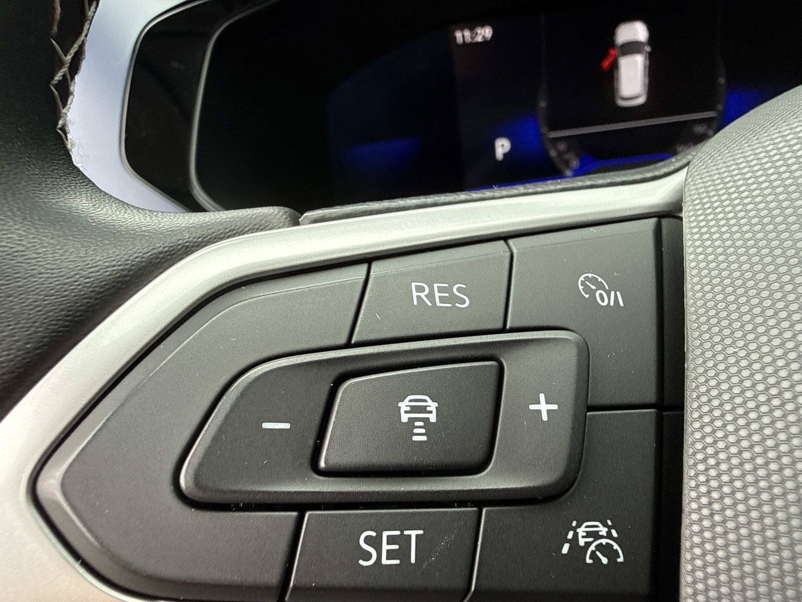 Used 2022 Volkswagen Taos SE w/ Panoramic Sunroof Package FWD image 37