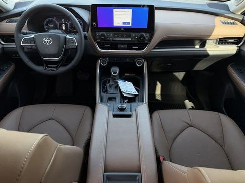 New 2026 Toyota Grand Highlander Platinum image 11