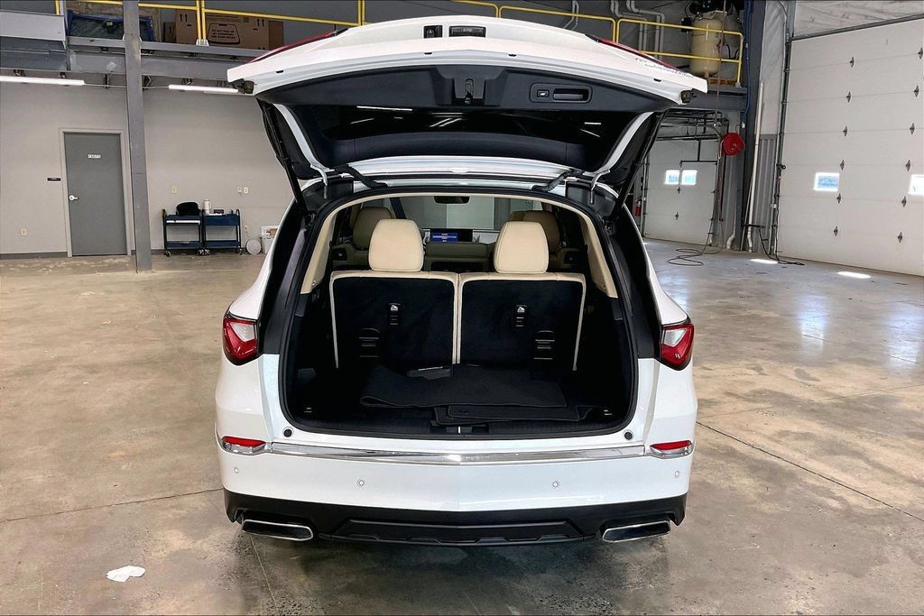Used 2023 Acura MDX w/ Technology Package AWD/4WD image 5