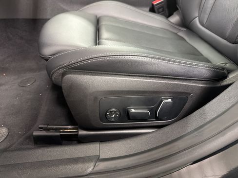 Used 2025 BMW 330i xDrive Sedan AWD/4WD image 13