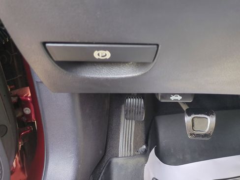 Used 2014 Dodge Challenger R/T image 25