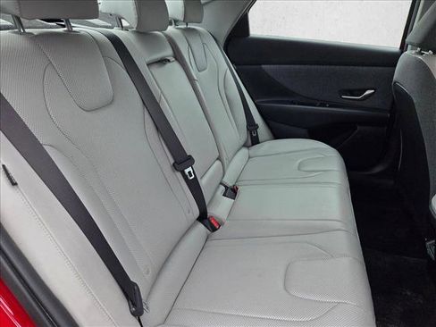 Used 2025 Hyundai Elantra Limited FWD image 19
