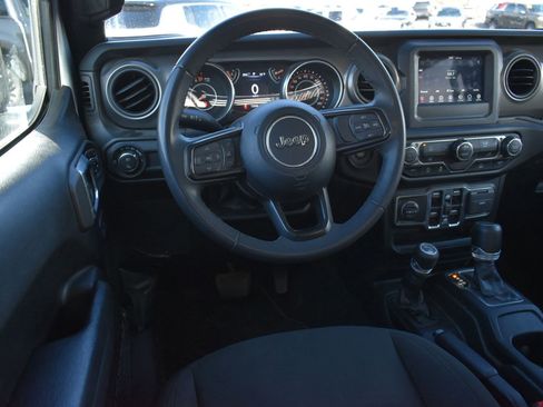 Used 2023 Jeep Gladiator Sport image 16