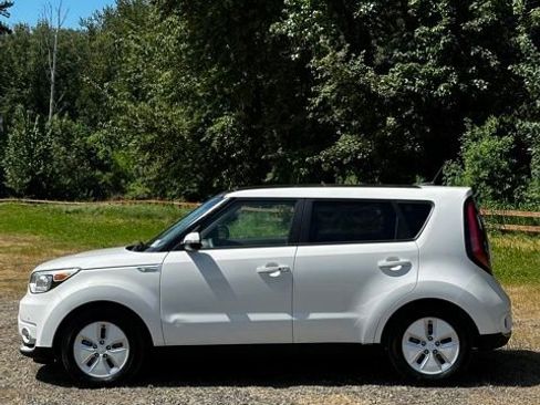 Used 2016 Kia Soul EV + w/ Sun & Fun Package FWD image 7