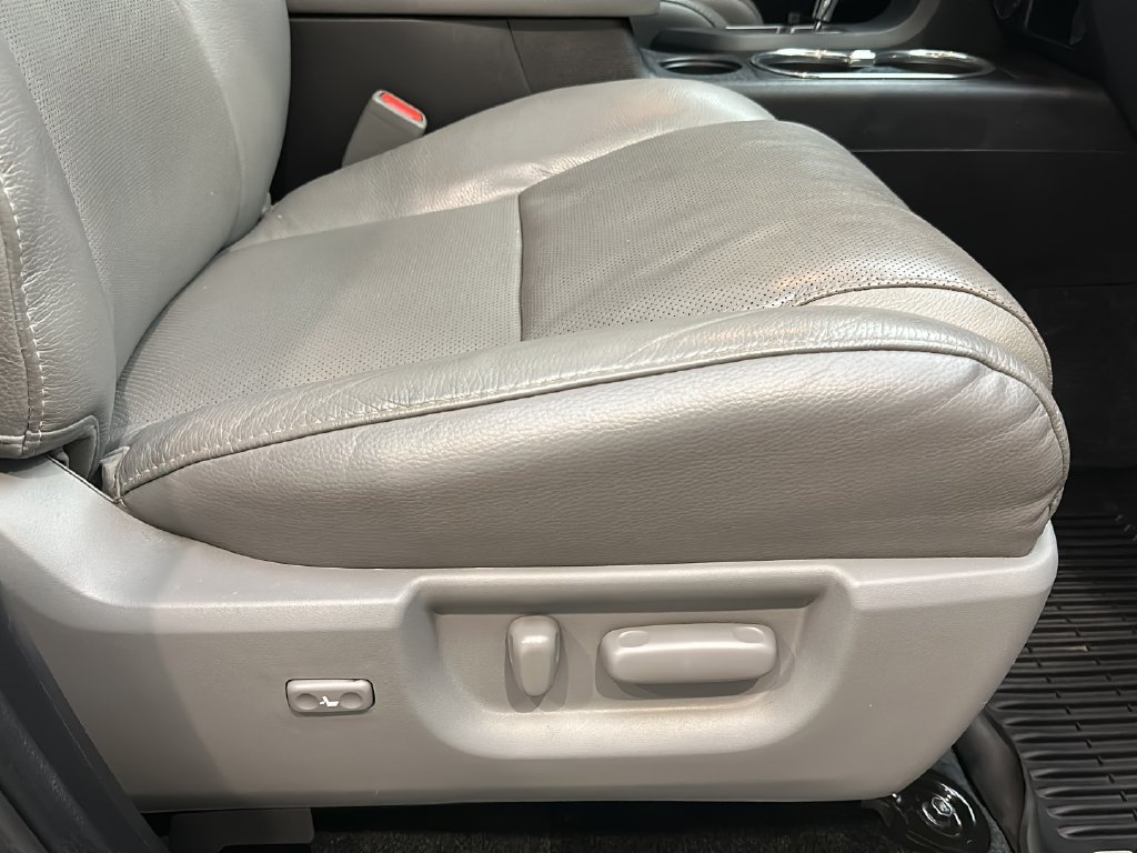 Used 2018 Toyota Sequoia Platinum AWD/4WD image 25
