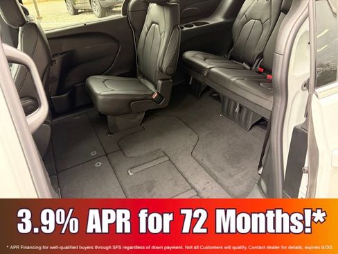 New 2026 Chrysler Pacifica Select FWD image 17