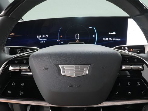 Used 2025 Cadillac Lyriq Luxury w/ LPO, Floor Liner Package AWD/4WD image 13
