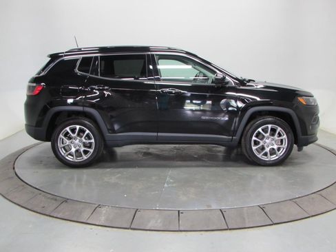 Used 2022 Jeep Compass Latitude AWD/4WD image 8