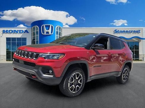 Used 2025 Jeep Compass Trailhawk AWD/4WD image 1