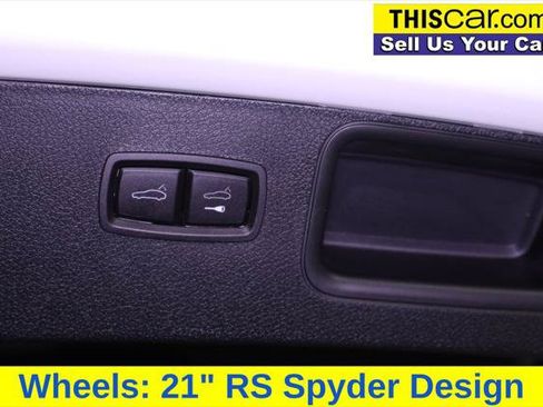 Used 2024 Porsche Macan AWD/4WD image 31