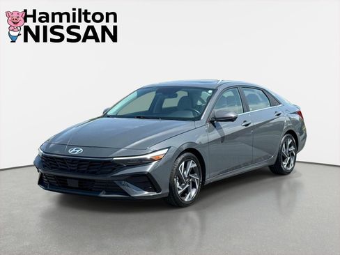 Used 2024 Hyundai Elantra Limited FWD image 5