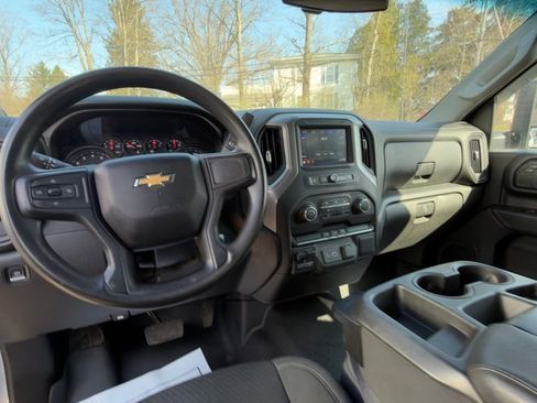 Used 2021 Chevrolet Silverado 2500 Custom w/ Custom Convenience Package image 9