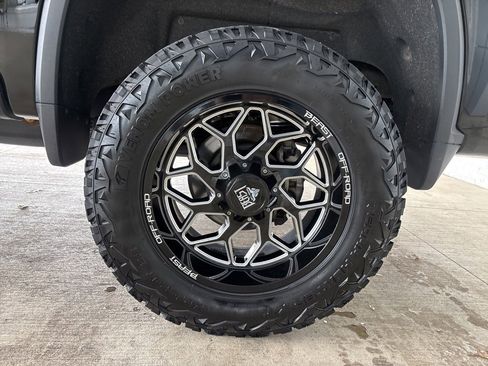 Used 2023 Chevrolet Silverado 2500 LTZ w/ LTZ Plus Package image 44