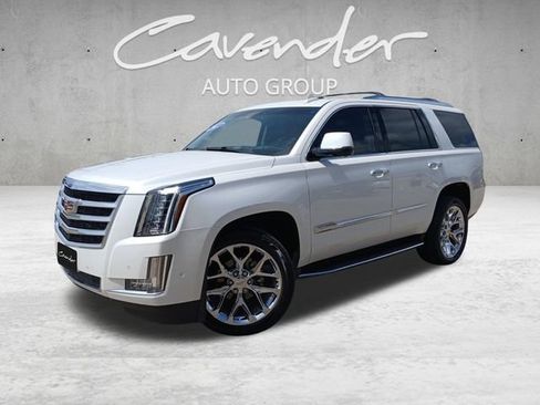 Used 2017 Cadillac Escalade Luxury RWD image 1