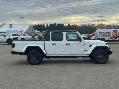 New 2026 Jeep Gladiator Sport image 2
