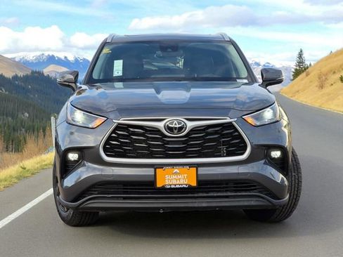 Used 2022 Toyota Highlander XLE image 3