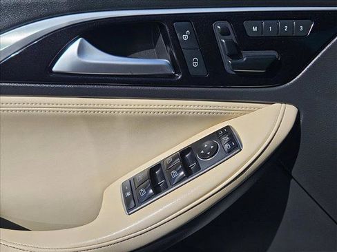 Used 2018 INFINITI QX30 Premium w/ Navigation Package image 10