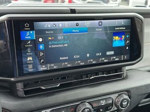 Used 2024 Jeep Wrangler Unlimited image 15