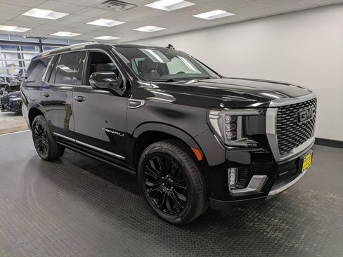 Used 2023 GMC Yukon Denali w/ Denali Reserve Package image 3