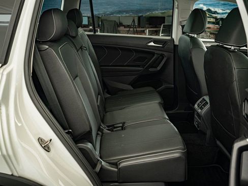 Used 2023 Volkswagen Tiguan SE w/ Panoramic Sunroof Package image 38