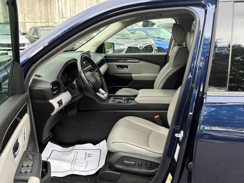 Used 2025 Honda Pilot Elite image 16