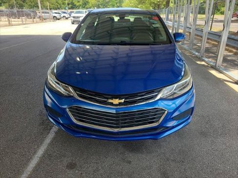 Used 2018 Chevrolet Cruze LT w/ Convenience Package FWD image 18