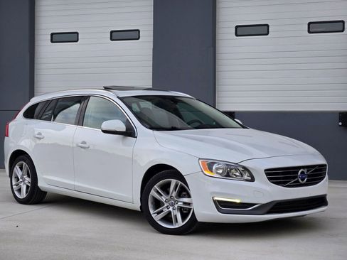 Used 2015 Volvo V60 T5 Premier image 1