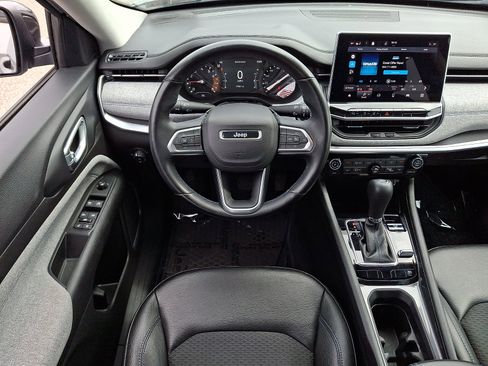 Certified 2022 Jeep Compass Latitude w/ Convenience Group image 11