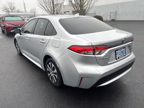 Used 2022 Toyota Corolla LE image 3