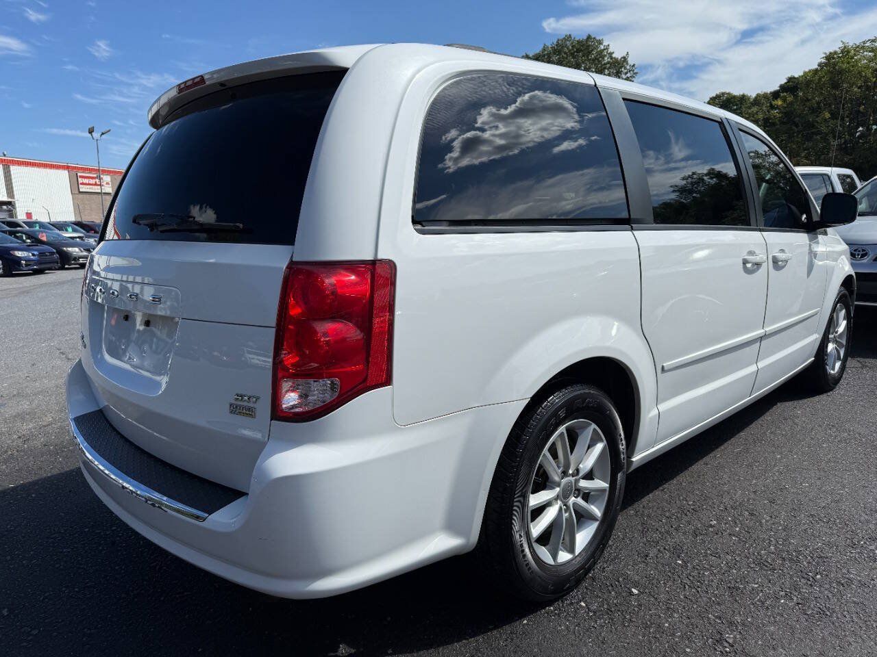 Used 2015 Dodge Grand Caravan SXT w/ Security Group FWD image 5