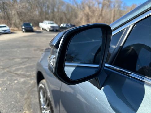 Used 2023 Toyota Venza Limited image 26