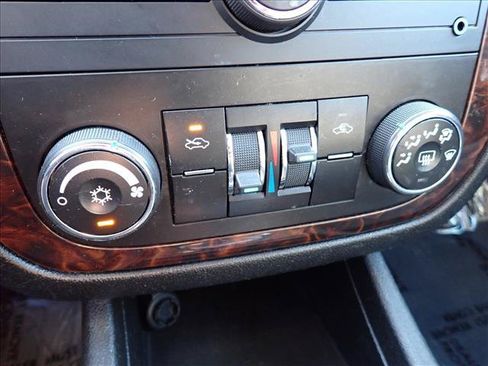 Used 2014 Chevrolet Impala LT w/ LT Sunroof Package FWD image 18