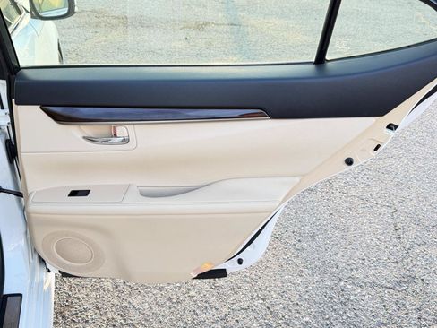 Used 2015 Lexus ES 350 w/ Luxury Package FWD image 41