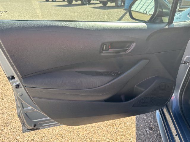 Used 2025 Toyota Corolla LE FWD image 10