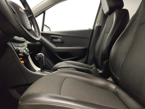 Used 2021 Chevrolet Trax LT FWD image 17