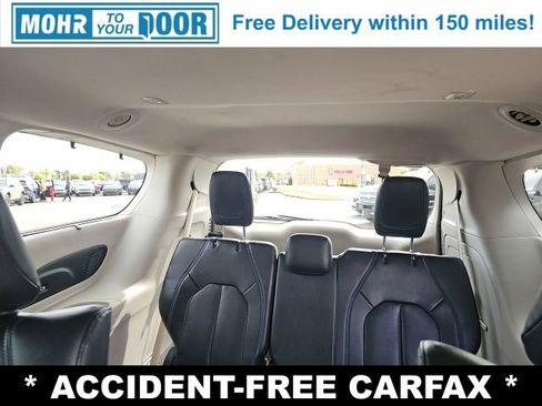 Used 2021 Chrysler Pacifica Touring-L image 37