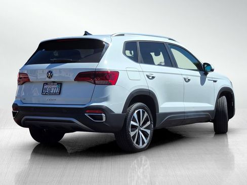 Used 2023 Volkswagen Taos SE FWD image 5