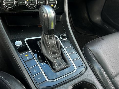 Used 2021 Volkswagen Jetta SE w/ SE Cold Weather Package image 23