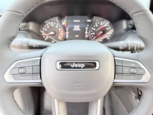 New 2026 Jeep Compass Latitude image 2