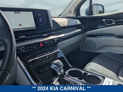 Used 2024 Kia Carnival EX FWD image 33