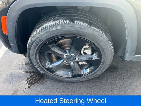 Used 2023 Jeep Grand Cherokee L Laredo image 28