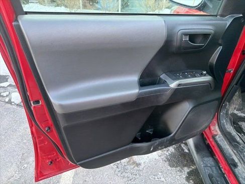 Used 2017 Toyota Tacoma SR5 w/ Tow Package image 8